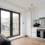 Guestready - A Stylish Haven In London